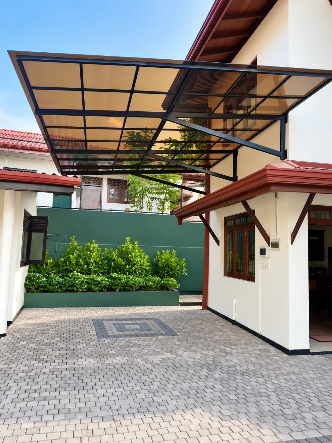 Steel pergola frame, roof-deck installation